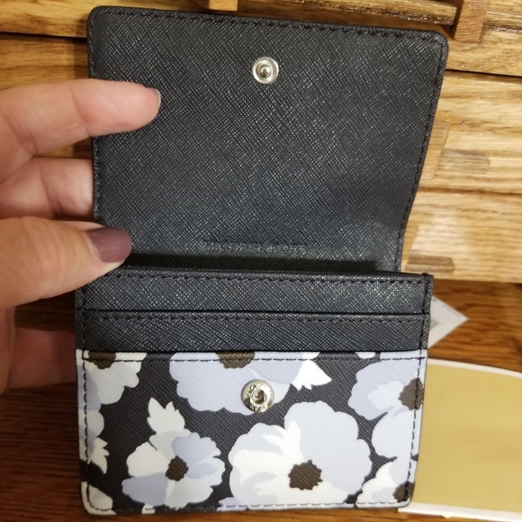 Michael Kors Jet Set travel wallet w/keychain - Picture 3 of 7